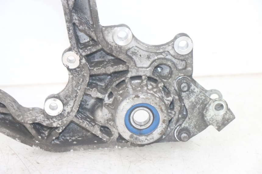 photo de MONTAJE TUBO ESCAPE PIAGGIO MP3 HPE 300 (2019 - 2026) - Primer plano técnico