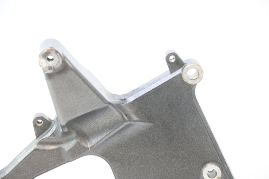 photo de MONTAJE TUBO ESCAPE PIAGGIO MP3 HPE 530 (2022 - 2026) - Primer plano técnico