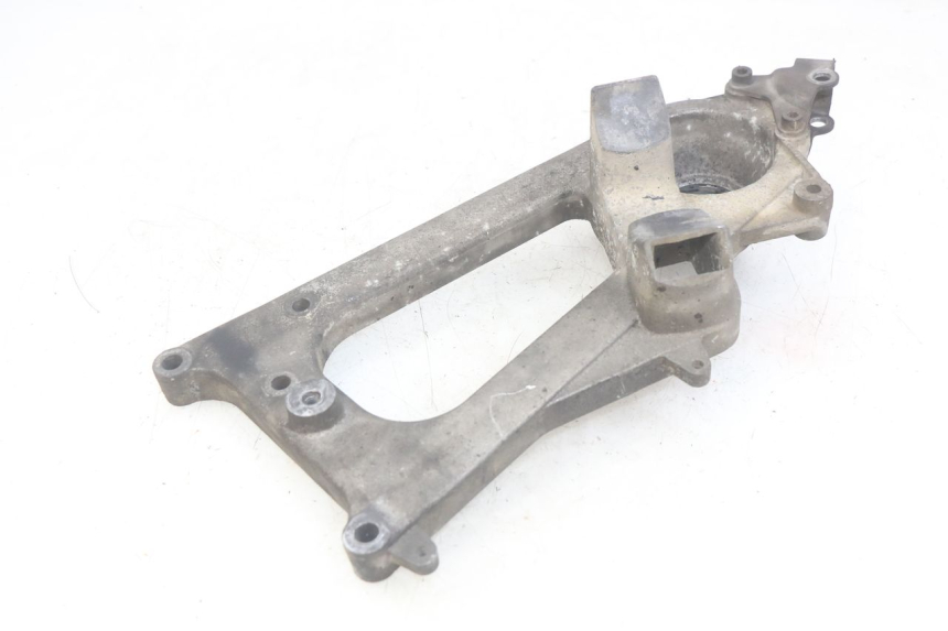 photo de SOPORTE DE ESCAPE PIAGGIO MP3 LT 400 (2007 - 2012) - Detalle de la pieza