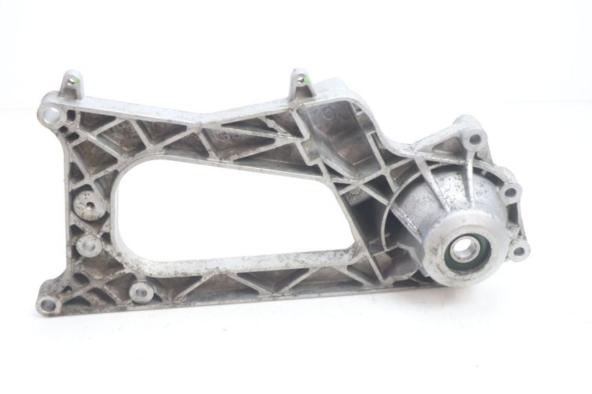 photo de SOPORTE DE ESCAPE PIAGGIO MP3 LT 400 (2007 - 2012) - Otra perspectiva