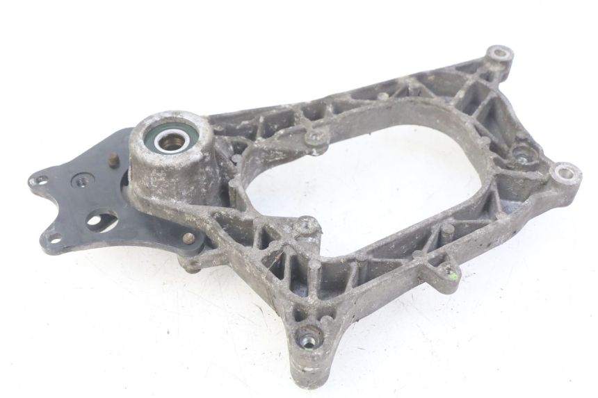 photo de SOPORTE DE ESCAPE PIAGGIO MP3 125 (2006 - 2014) - Detalle de la pieza