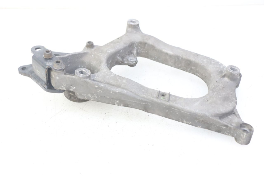 photo de SOPORTE DE ESCAPE PIAGGIO MP3 125 (2006 - 2014) - Otra perspectiva