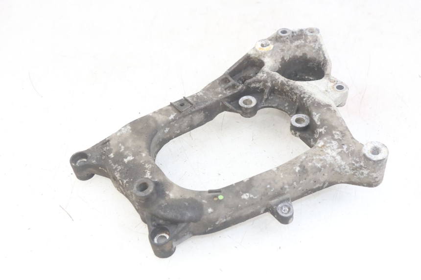 photo de SOPORTE DE ESCAPE PIAGGIO MP3 RL 250 (2006 - 2010) - Otra perspectiva