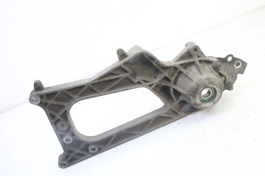 photo de MONTAJE TUBO ESCAPE PIAGGIO MP3 500 (2011 - 2015) - Otra perspectiva