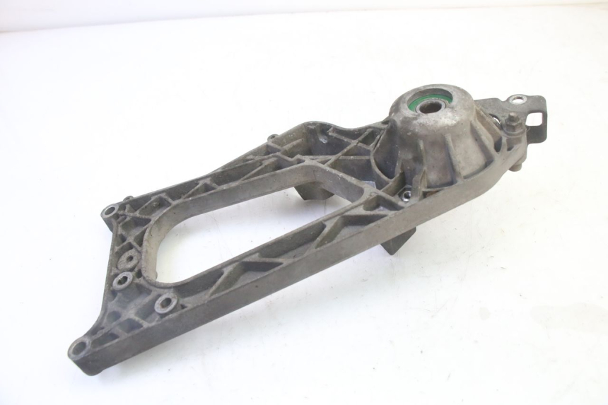 photo de MONTAJE TUBO ESCAPE PIAGGIO MP3 500 (2011 - 2015) - Primer plano técnico