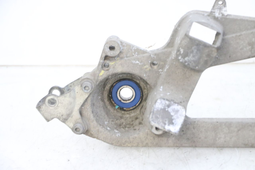 photo de MONTAJE TUBO ESCAPE PIAGGIO MP3 500 (2016 - 2018) - Primer plano técnico