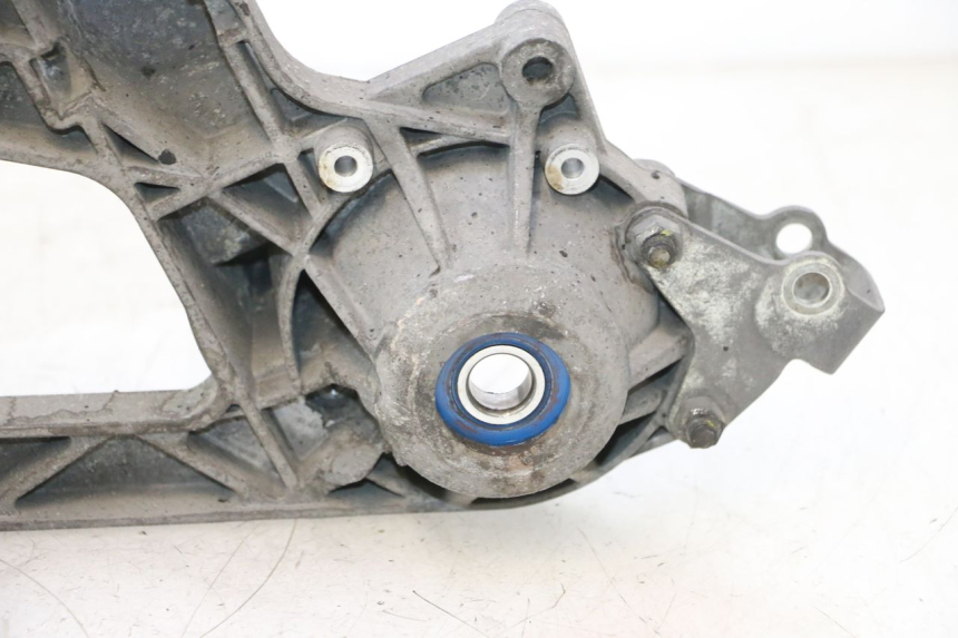 photo de MONTAJE TUBO ESCAPE PIAGGIO MP3 500 (2016 - 2018) - Primer plano técnico