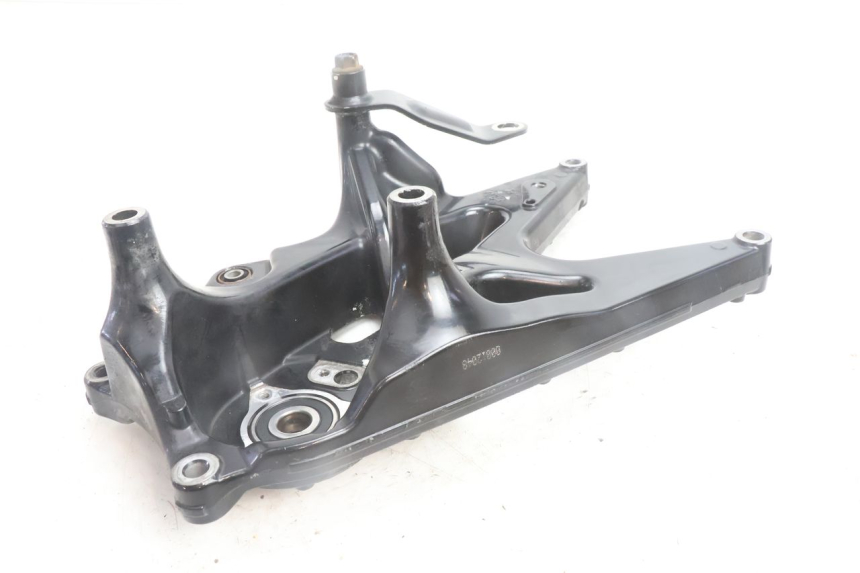 photo de MONTAJE TUBO ESCAPE YAMAHA N-MAX NMAX 125 (2021 - 2024) - Primer plano técnico