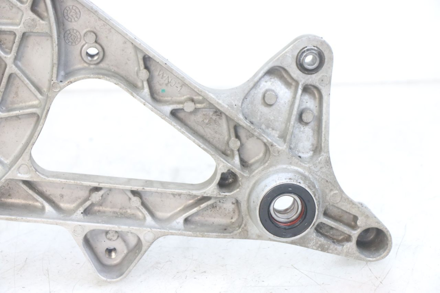 photo de SOPORTE DE ESCAPE HONDA PCX (JF47) 125 (2012 - 2013) - Detalle de la pieza