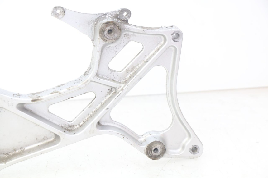 photo de SOPORTE DE ESCAPE KYMCO PEOPLE 250 (2004 - 2008) - Primer plano técnico