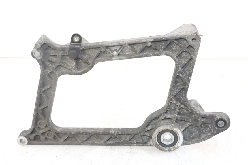 photo de SOPORTE DE ESCAPE PEUGEOT SATELIS 125 (2010 - 2012) - Detalle de la pieza