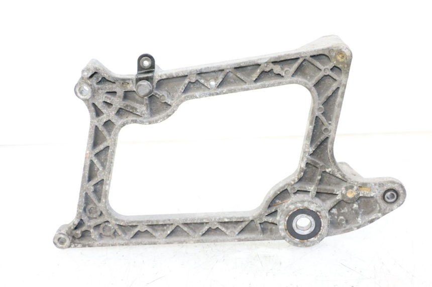 photo de MONTAJE TUBO ESCAPE PEUGEOT SATELIS 125 (2013 - 2018) - Detalle de la pieza