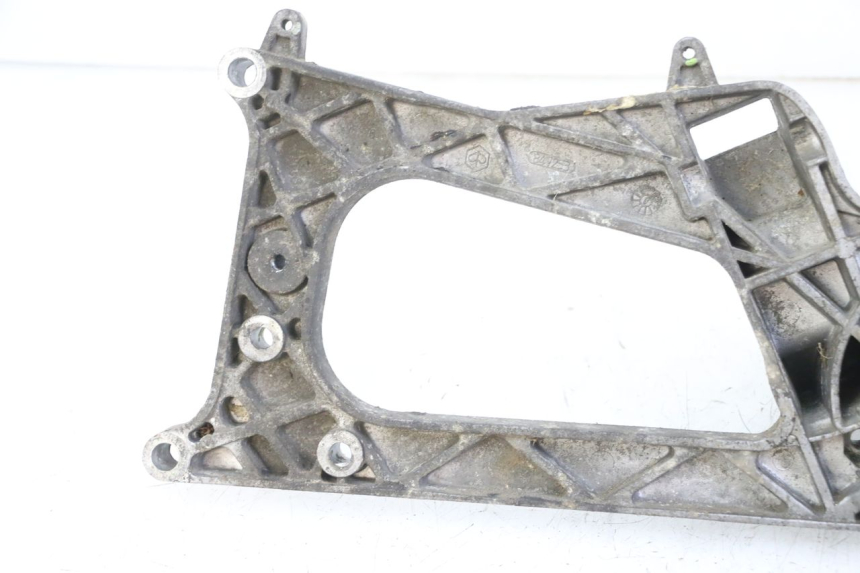 photo de SOPORTE DE ESCAPE PIAGGIO MP3 LT 400 (2007 - 2012) - Detalle de la pieza