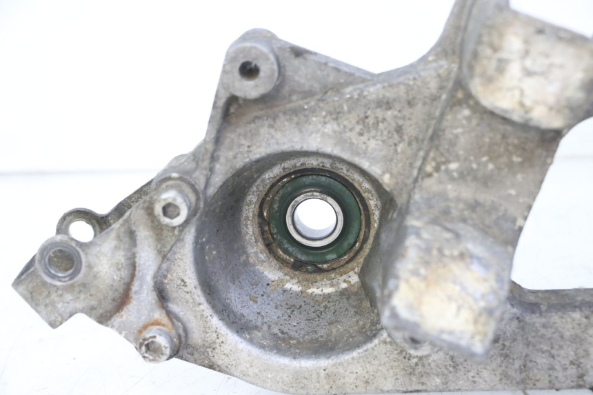 photo de SOPORTE DE ESCAPE PIAGGIO MP3 LT 400 (2007 - 2012) - Primer plano técnico