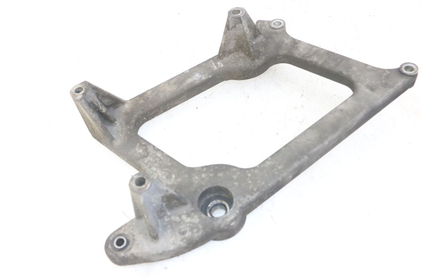 photo de MONTAJE TUBO ESCAPE PEUGEOT SATELIS 125 (2013 - 2018) - Detalle de la pieza