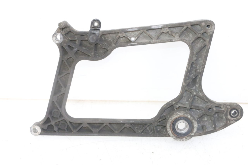 photo de MONTAJE TUBO ESCAPE PEUGEOT SATELIS 125 (2013 - 2018) - Otra perspectiva