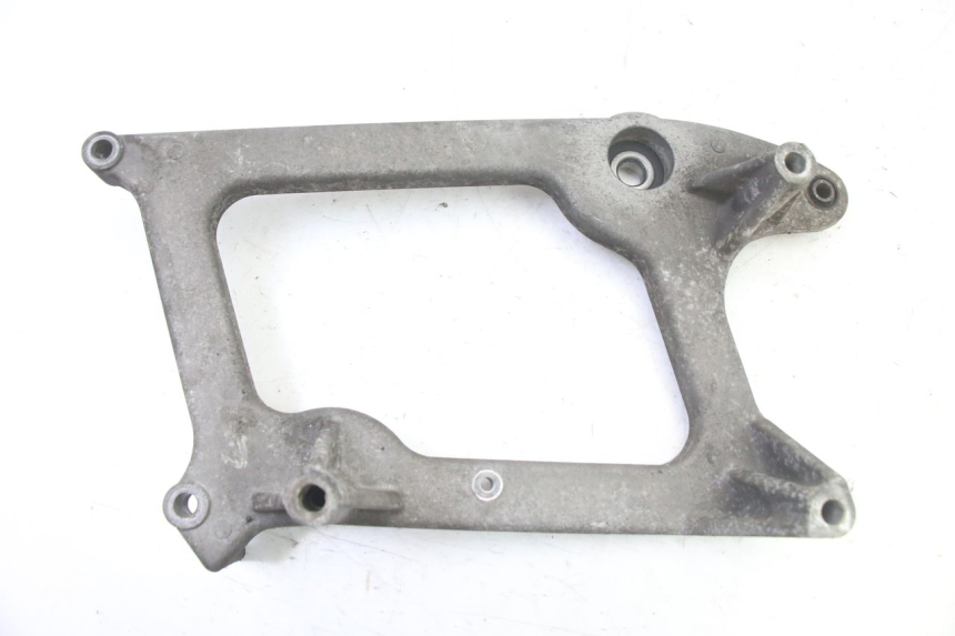 photo de MONTAJE TUBO ESCAPE PEUGEOT SATELIS 125 (2013 - 2018) - Detalle de la pieza