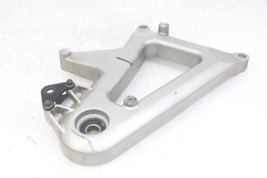 photo de SOPORTE DE ESCAPE APRILIA SCARABEO LIGHT 125 (2007 - 2011) - Primer plano técnico