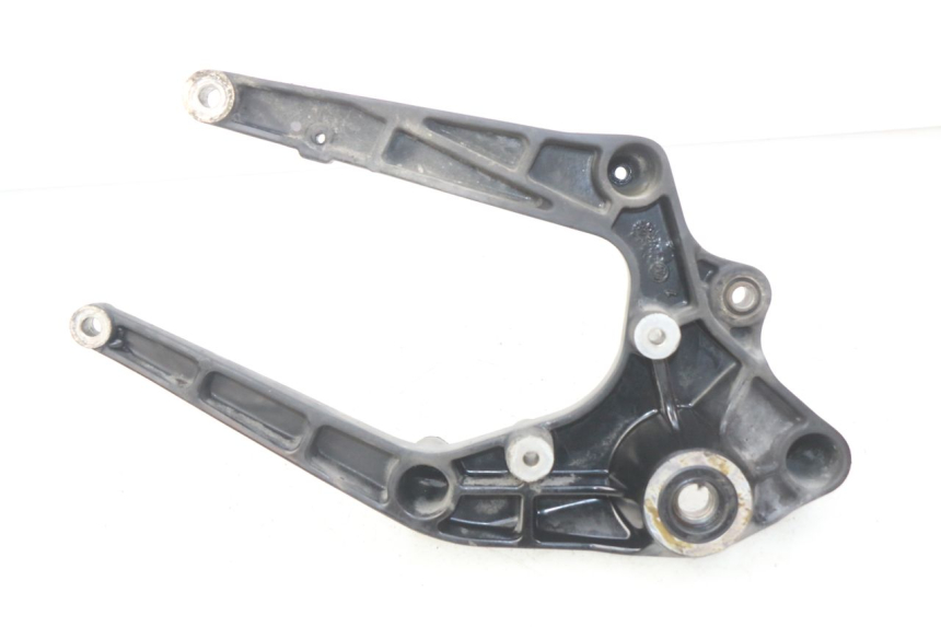 photo de SOPORTE DE ESCAPE SUZUKI SIXTEEN 125 (2008 - 2010) - Detalle de la pieza