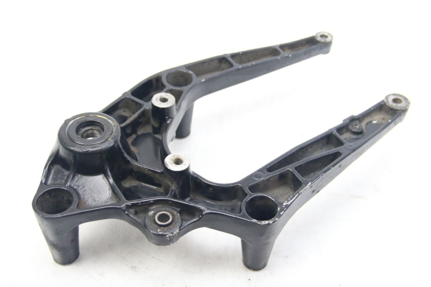 photo de SOPORTE DE ESCAPE SUZUKI SIXTEEN 125 (2008 - 2010) - Detalle de la pieza