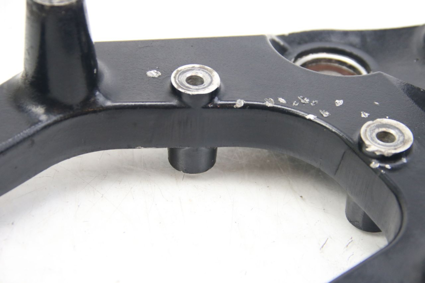 photo de SOPORTE DE ESCAPE SUZUKI SIXTEEN 125 (2008 - 2010) - Zoom sobre los componentes