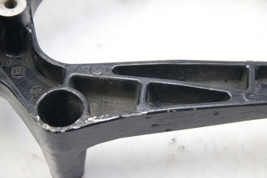 photo de SOPORTE DE ESCAPE SUZUKI SIXTEEN 125 (2008 - 2010) - Otra perspectiva