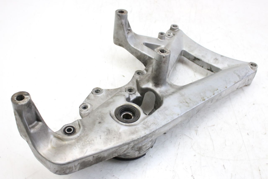 photo de SOPORTE DE ESCAPE MBK SKYCRUISER 125 (2010 - 2013) - Otra perspectiva