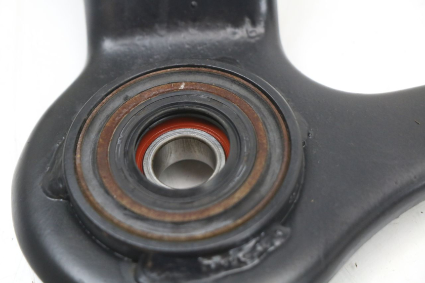 photo de MONTAJE TUBO ESCAPE KYMCO SUPER 8 4T 50 (2018 - 2020) - Primer plano técnico