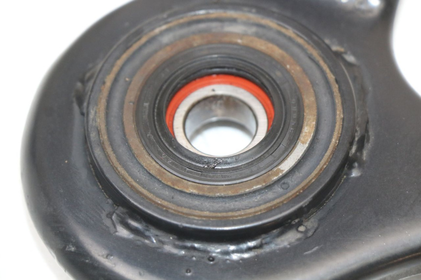 photo de MONTAJE TUBO ESCAPE KYMCO SUPER 8 4T 50 (2021 - 2024) - Primer plano técnico