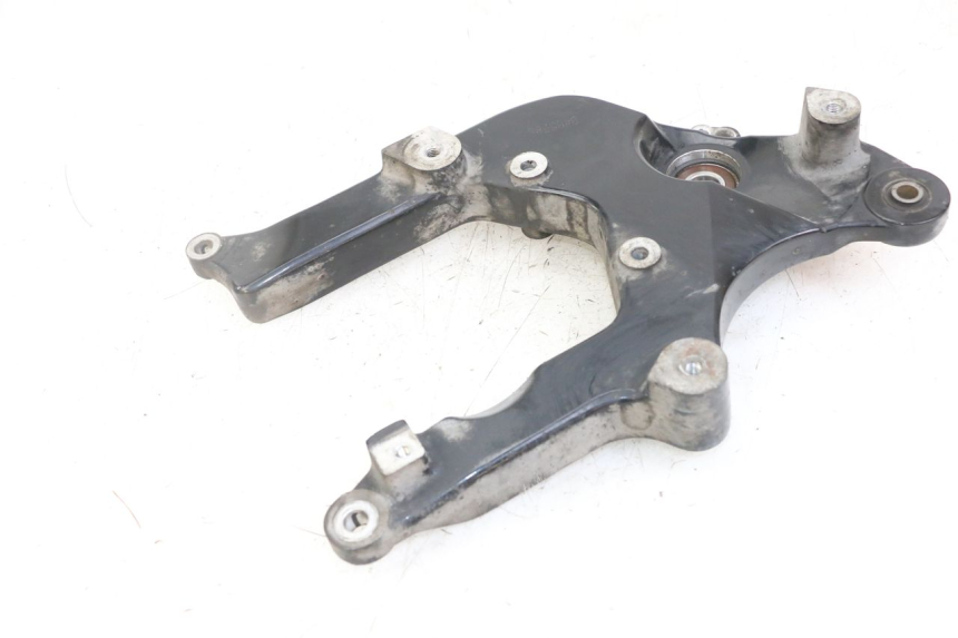 photo de MONTAJE TUBO ESCAPE SUZUKI BURGMAN 125 (2018 - 2021) - Primer plano técnico