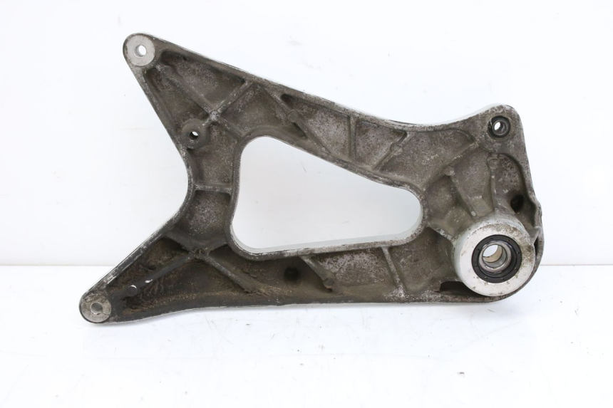 photo de SOPORTE DE ESCAPE PEUGEOT TWEET 125 (2010 - 2017) - Detalles de los puntos de fijación