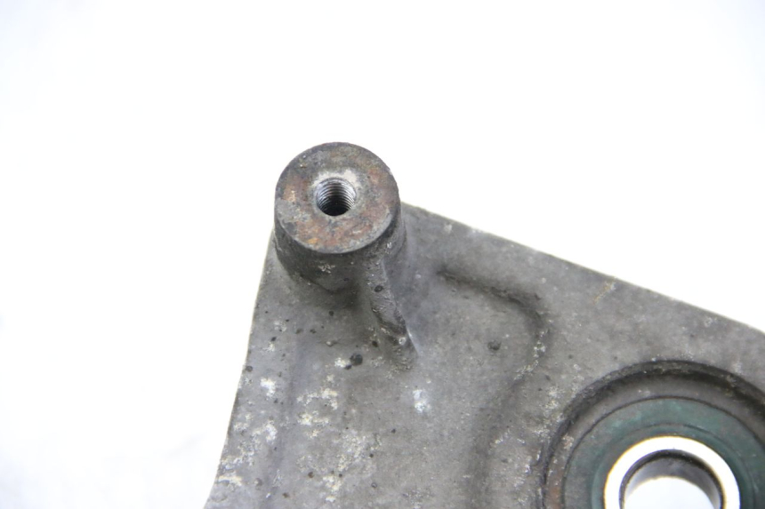 photo de SOPORTE DE ESCAPE PIAGGIO VESPA GRANTURISMO 125 (2003 - 2007) - Primer plano técnico