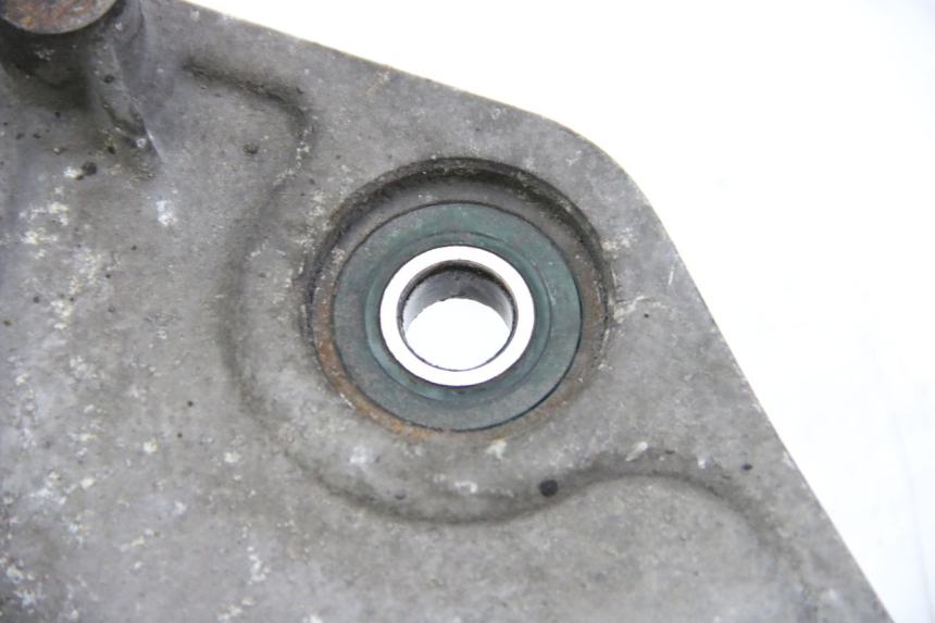 photo de SOPORTE DE ESCAPE PIAGGIO VESPA GRANTURISMO 125 (2003 - 2007) - Detalles de los puntos de fijación