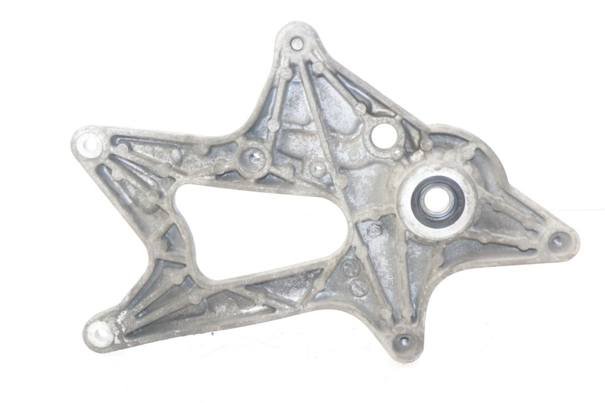 photo de SOPORTE DE ESCAPE PIAGGIO VESPA GTS IGET ABS 125 (2017 - 2023) - Detalle de la pieza