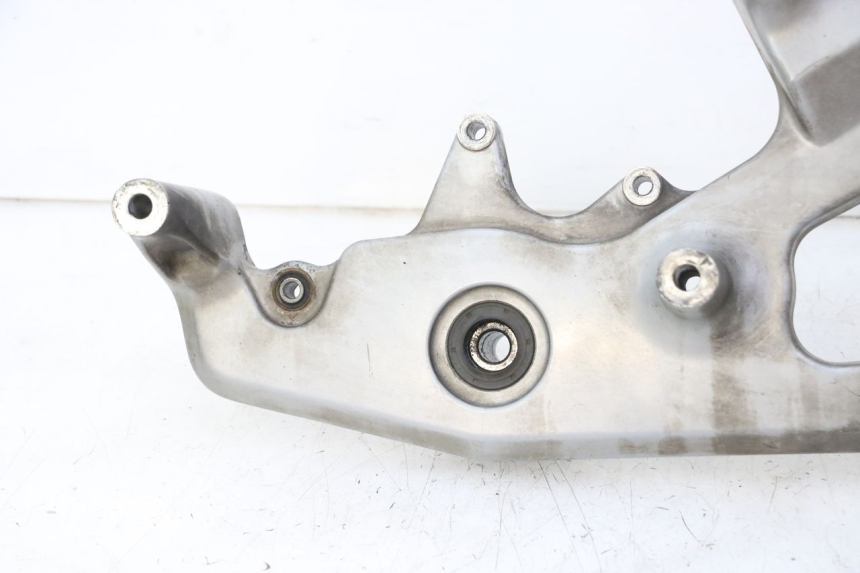 photo de SOPORTE DE ESCAPE YAMAHA X-MAX XMAX 125 (2010 - 2013) - Detalles de los puntos de fijación