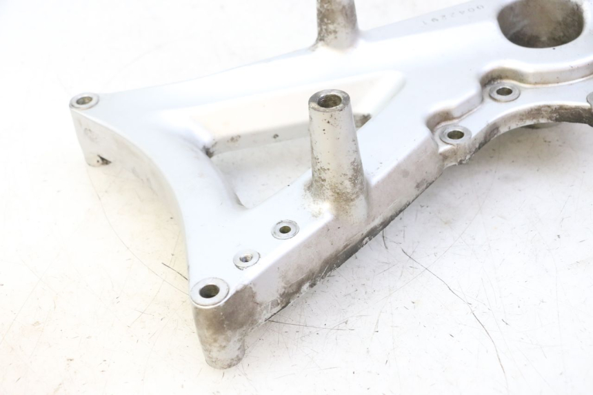 photo de SOPORTE DE ESCAPE YAMAHA X-MAX XMAX 250 (2006 - 2009) - Detalles de los puntos de fijación