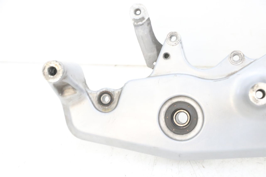photo de SOPORTE DE ESCAPE YAMAHA XMAX X-MAX 125 (2006 - 2009) - Primer plano técnico