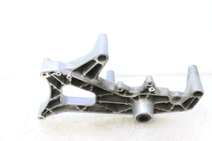 photo de SOPORTE DE ESCAPE YAMAHA XMAX X-MAX 125 (2006 - 2009) - Primer plano técnico