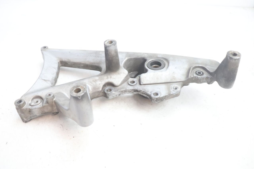 photo de SOPORTE DE ESCAPE YAMAHA X-MAX XMAX 125 (2010 - 2013) - Primer plano técnico