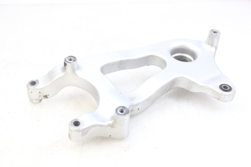 photo de SOPORTE DE ESCAPE SYM X-PRO 4T 50 (2014 - 2021) - Detalle de la pieza