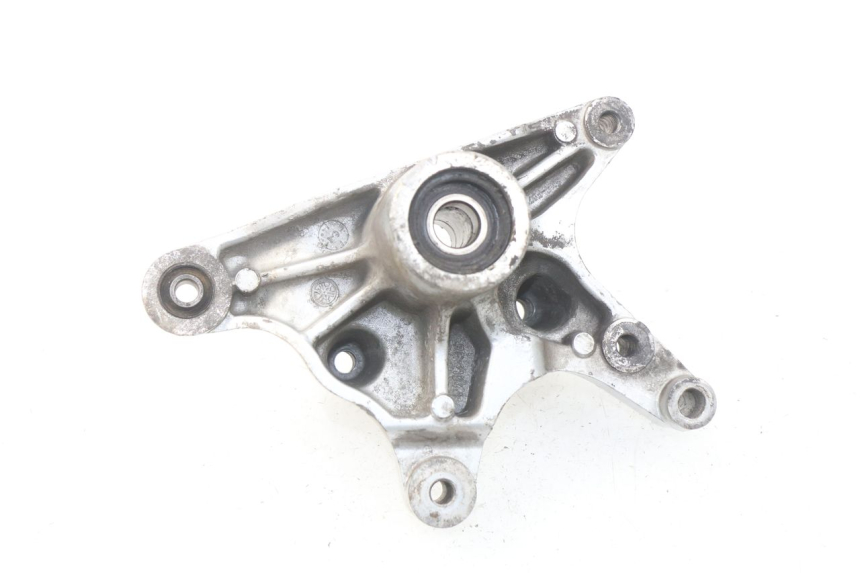 photo de SOPORTE DE ESCAPE YAMAHA YP MAJESTY 125 (2002 - 2006) - Detalle de la pieza