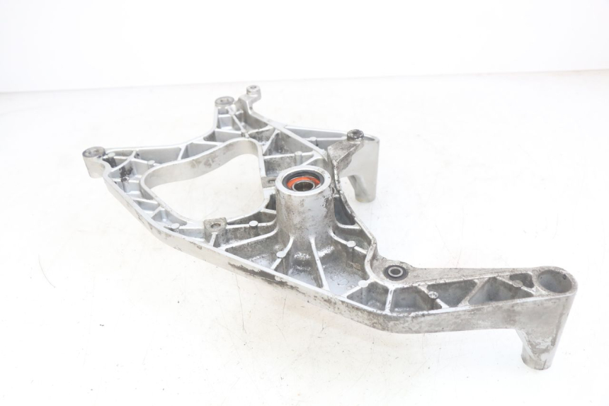 photo de SOPORTE DE ESCAPE YAMAHA YP MAJESTY 125 (2007 - 2010) - Zoom estado de uso