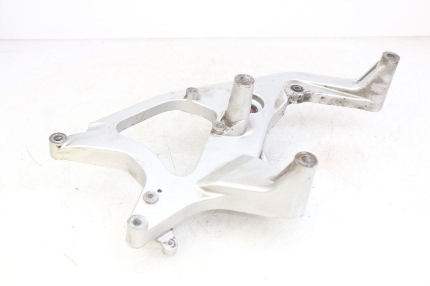 photo de SOPORTE DE ESCAPE YAMAHA YP MAJESTY 125 (2007 - 2010) - Primer plano técnico