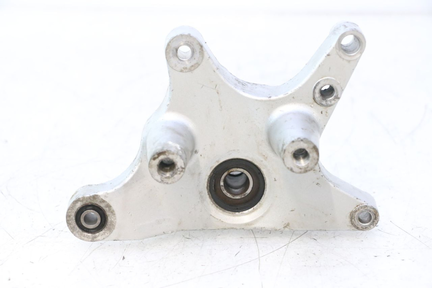 photo de SOPORTE DE ESCAPE YAMAHA YP MAJESTY 125 (2002 - 2006) - Detalles de los puntos de fijación