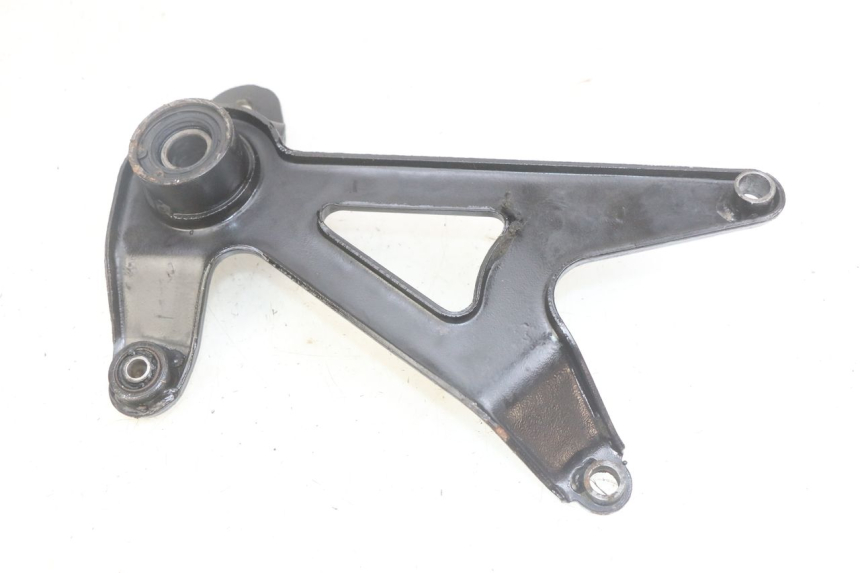 photo de SOPORTE DE ESCAPE YIYING YY125T 125 (2006 - 2014) - Detalle de la pieza