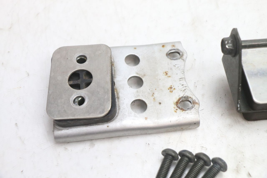 photo de SOPORTE DEPOSITO FUEL YAMAHA FJR 1300 (2001 - 2005) - Detalle de la pieza
