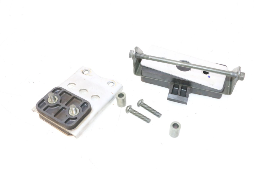 photo de SOPORTE DEPOSITO FUEL YAMAHA FJR 1300 (2001 - 2005) - Detalle de la pieza