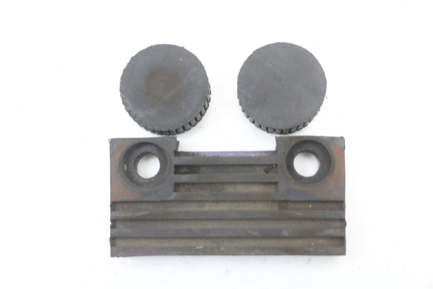 photo de SOPORTE DEPOSITO FUEL SUZUKI GN 125 (1997 - 2000) - Detalle de la pieza