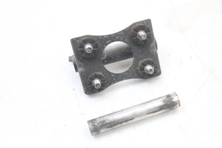 photo de SOPORTE DEPOSITO FUEL SUZUKI GSR 750 (2011 - 2017) - Detalles de los puntos de fijación