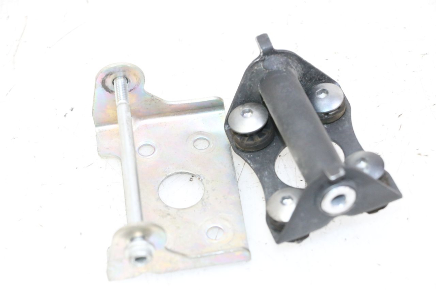 photo de SOPORTE DEPOSITO FUEL SUZUKI GSR 750 (2011 - 2017) - Zoom estado de uso